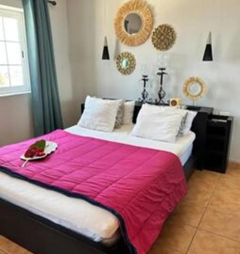 Maravilloso Chalet Con Piscina. Villa La Laguna  Holiday home